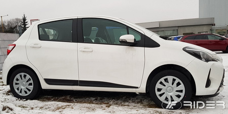 Toyota Yaris III FL 2016- listwy boczne