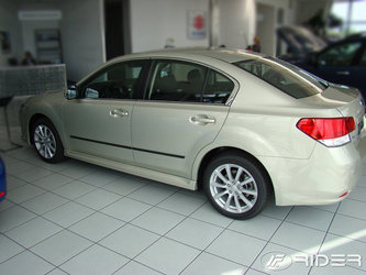 Subaru Legacy listwy boczne