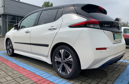 Nissan LEAF listwy boczne