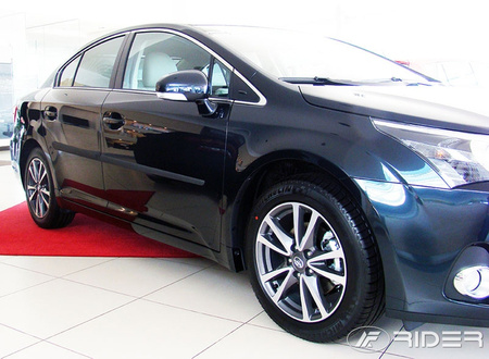 Toyota Avensis listwy boczne