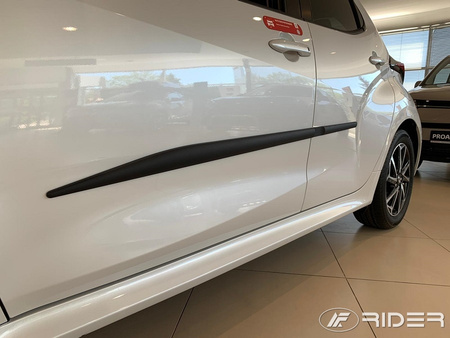 Toyota Yaris 5D 2020- listwy boczne