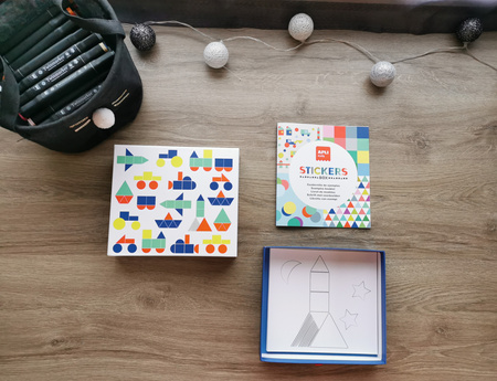 Zestaw z naklejkami geometrycznymi Apli Kids - Pojazdy