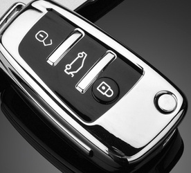 POKROWIEC NA KLUCZYK DO AUDI SREBRNY