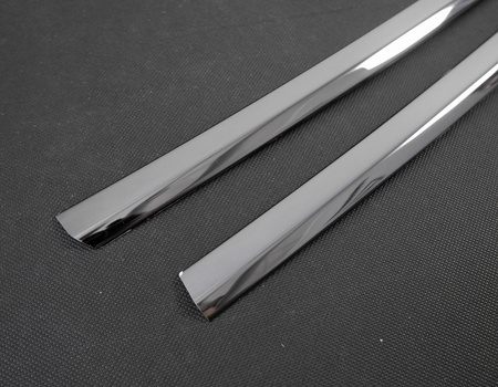 Listwy atrapy przedniej Volkswagen Transporter 2015-2019