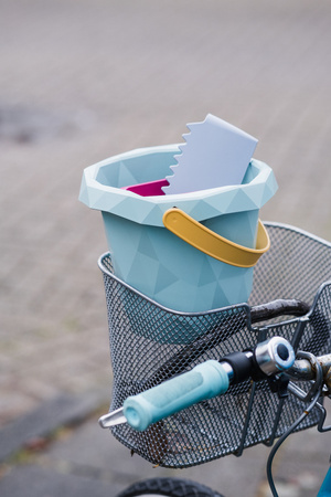 Zestaw zabawek do piasku w wiaderku Zsilt - 3 lata +