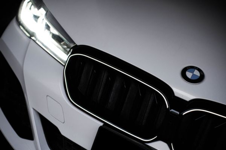 GRILL PODSWIETLANY LED BMW G30 G31 LCI 20-23 GLOSS BLACK