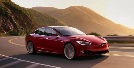 Nakładka na zderzak tylny Tesla model S Carbon+Stal